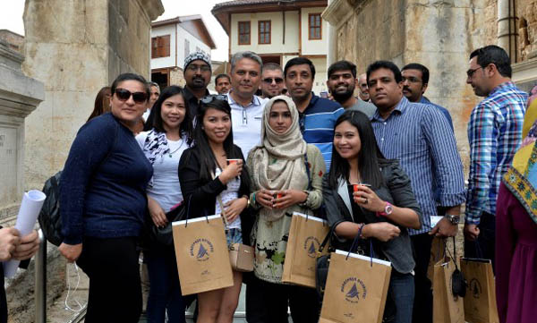 MENA Zirvesi'ne katılan turimciler Kaleiçi'ni gezdi