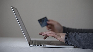100 kişiden 80'i uçak biletini internetten alıyor