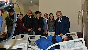 Vali Karaloğlu'ndan yaralı Koreli turistlere ziyaret