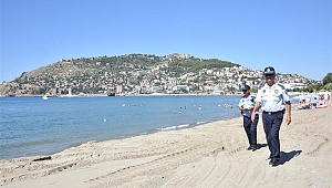 Alanya'da sahildeki kaçak yapılar yıkıldı