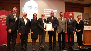 TEV'den Kültür ve Turizm Bakanı Mehmet Ersoy'a plaket