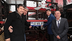 Kaleiçi Yat Limanı'ndaki tur teknelerine plaka