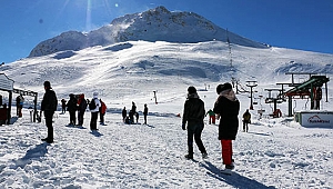 Tatilin keyfi Saklıkent'te çıktı