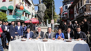 Bakanlar Çavuşoğlu ve Ersoy Kalekapısı'nda esnafla buluştu