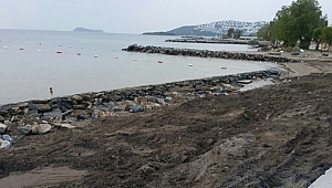 Bodrum'da sahile yapılan taş duvar yıkıldı