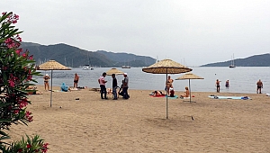 Halk Plajı'nda şemsiyeler ücretsiz