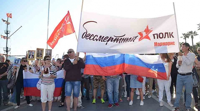 Rus turistler, Marmaris'te Milli Bayramları'nı kutladı