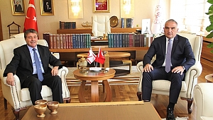 KKTC Turizm Bakanı Üstel, uçak biletlerinde tavan fiyat istedi