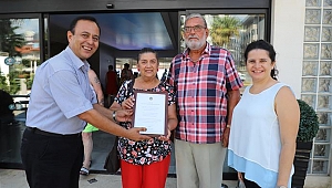 50 yıldır Alanya'ya tatile gelen Alman turist çifte ödül