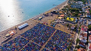 Zeytinli Rock Festivali'ne katılanlar çevre temizliği yaptı