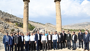 Bakan Ersoy, Nemrut Dağı ören yerini gezdi