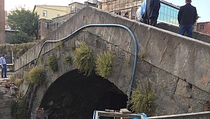 Otel yıkılınca tarihi köprü ortaya çıktı
