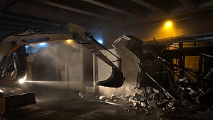 Otogar'daki metruk binalar yıkılıyor