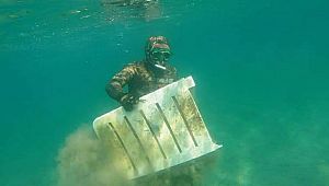Bodrum'da deniz dipleri temizleniyor