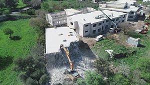 Bodrum'da kaçak yapıların yıkımı devam ediyor