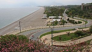 Dünyaca ünlü Konyaaltı sahili yeni sezona hazırlanıyor