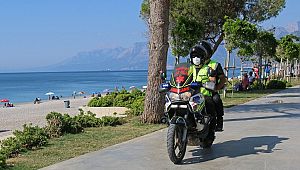 Motosikletli ambulanslar plajda