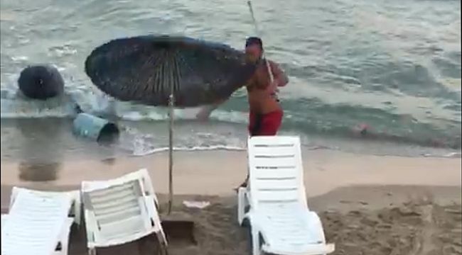 Dünyaca ünlü plajdaki malzemeleri kıran zanlı yakalandı