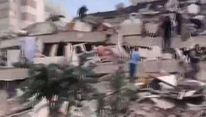 İzmir'de şiddetli deprem