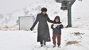 Konyaaltı'na yılın ilk karı düştü