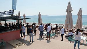 Dünyaca ünlü Konyaaltı Sahili'nde işletmeler uyarıldı