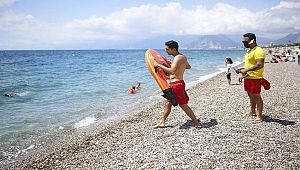 Konyaaltı Sahili'nde robot cankurtaran görevde