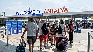 Antalya'ya gökten Rus turist yağdı