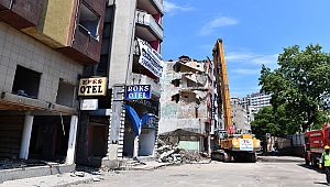 Çömlekçi'deki otellerin yıkımına başlandı