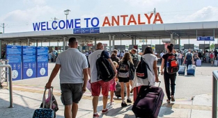 Antalya'ya gelen turist sayısı 3 milyonu geçti
