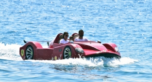 Denizde ferrari ile 10 dakikalık tur 100 avro