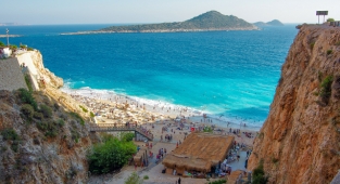 Her iki kişiden biri tatilde Akdeniz'i tercih ediyor