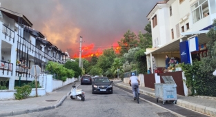 Marmaris'te oteller ve evler boşaltılıyor