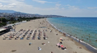 Mavi Bayraklı plajlar doldu