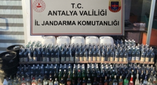 Otel deposunda sahte içki ele geçirildi