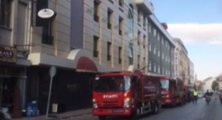 Bakım yaptıkları otelin asansörüne sıkışan 2 kişi öldü