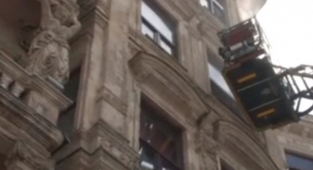 Beyoğlu'ndaki tarihi otelde yangın