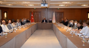 Ersoy, Marmaris'te turizmcilerle toplantı yaptı