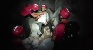 Kayalık alanda kaybolan turist kurtarıldı