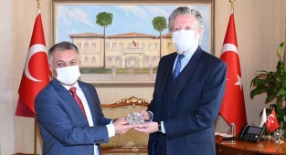Antalya'ya hafta sonu 77 bin turist giriş yapıyor