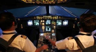 Pilotlar da yurt dışına kaçıyor...