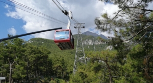 Kemer'in zirvesine ziyaretçi akını
