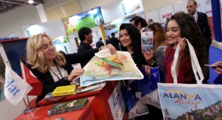 Bu yıl 400 binden fazla Azeri Türkiye'yi ziyaret etti
