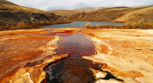 Erzincan'ın ''kırmızı gölü''ne turizm yatırımı