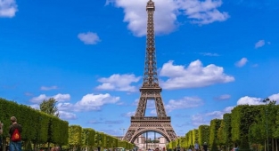 Paris'te yılbaşı öncesinde sıkı tedbirler alındı
