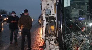 Tur otobüsü devrildi: 27 yaralı