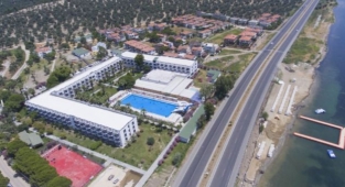 Ayvalık'ta 230 odalı otel icradan satılık