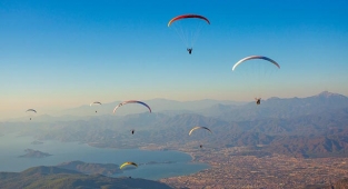 Babadağ'da yamaç paraşütüyle uçuş rekoru kırıldı