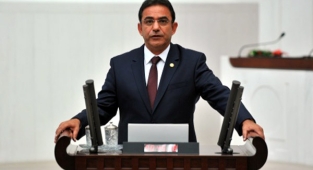 Turizm Bakanı Ersoy özür dilemeli