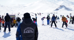 Turizm zabıtası, Erciyes'te görevde
