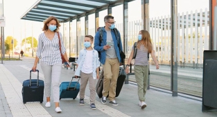 İsrail, sınırlarını aşısız turistlere açtı